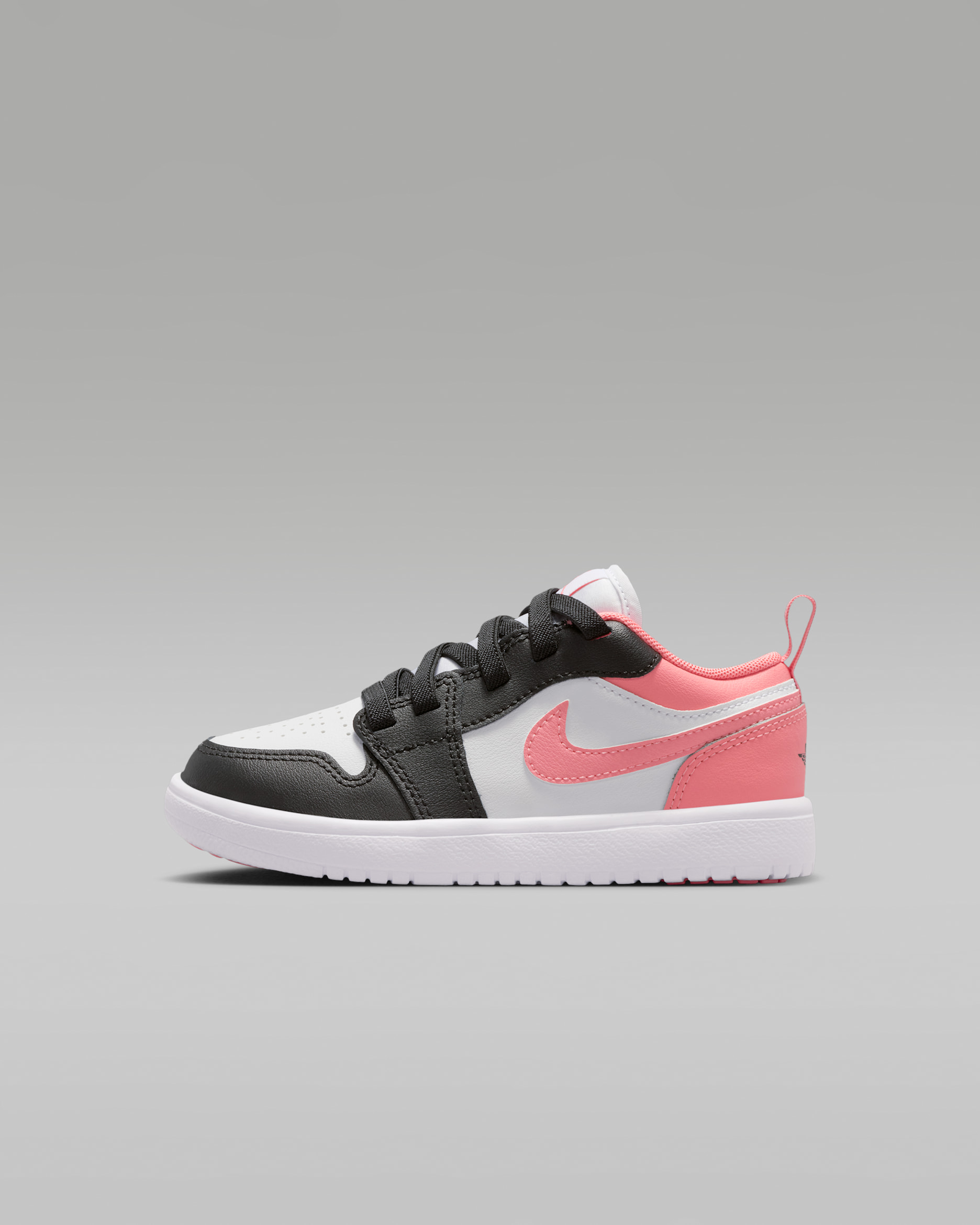 ジョーダン　キッズスニーカー　1LOW ALT Jordan 1 Low Alt Younger Kids' Shoes. Nike CA